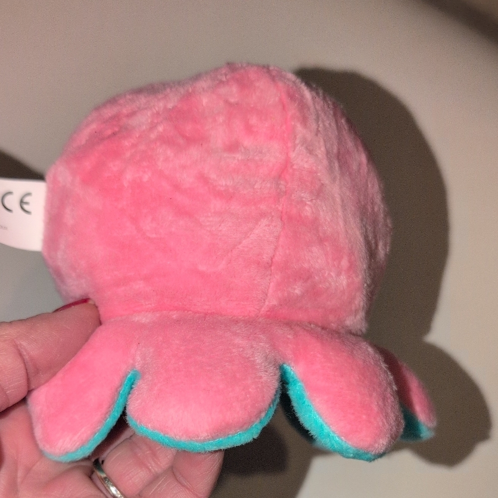 TeeTurtle Reversable Plushie -  Pink/ Blue Octopus - Picture 3 of 7